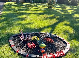 5725 W Calumet Rd, Milwaukee, WI 53223