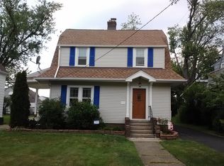 29 Southwick Dr, Bedford, OH 44146