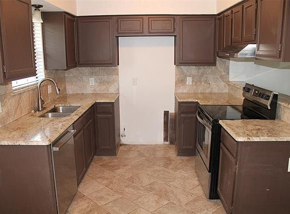 2nd image of 5821 Sea Breeze Ln