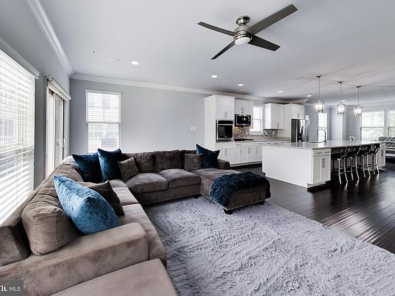 5th image of 5501 Manor Park Dr