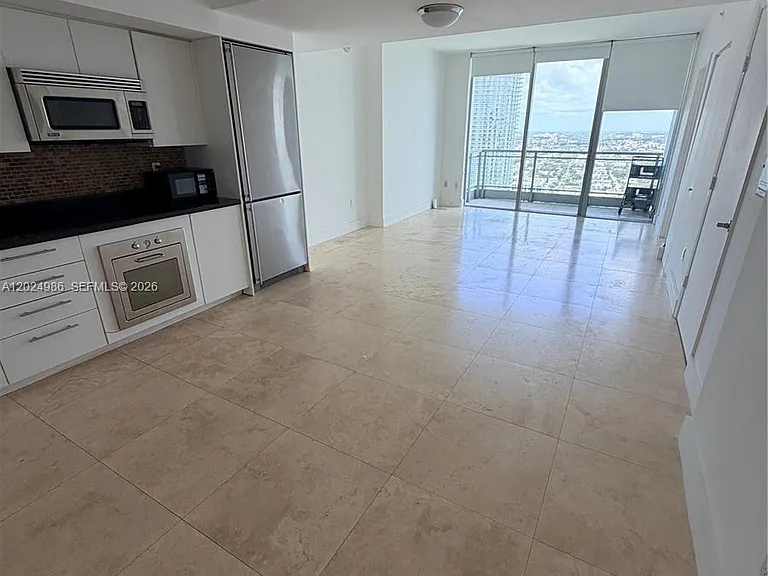 92 SW 3rd St #3909 — Photo 1