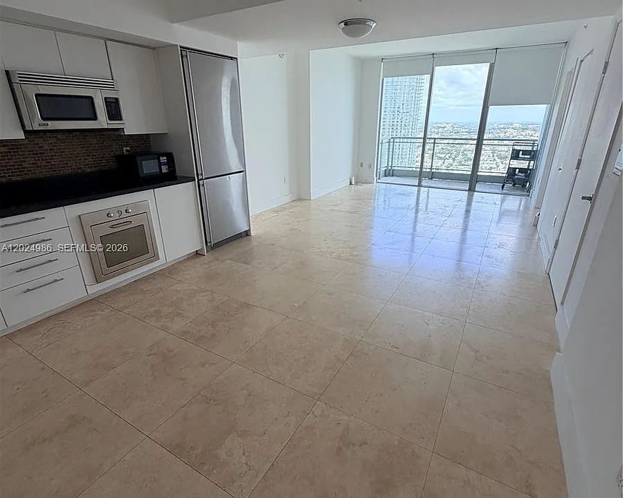92 SW 3rd St #3909