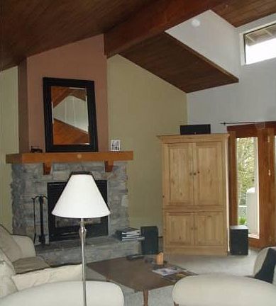 Living Rm w/ Gas Fireplac