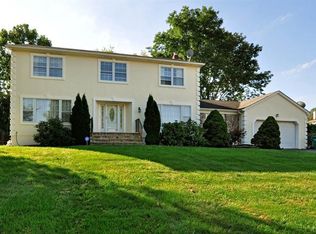 22 Scott Dr, Morganville, NJ