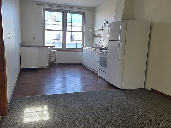 4th image of 206 E Grand Ave #2