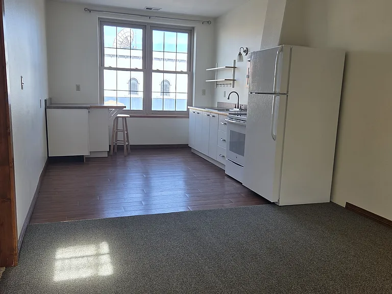 206 E Grand Ave #2 — Photo 4
