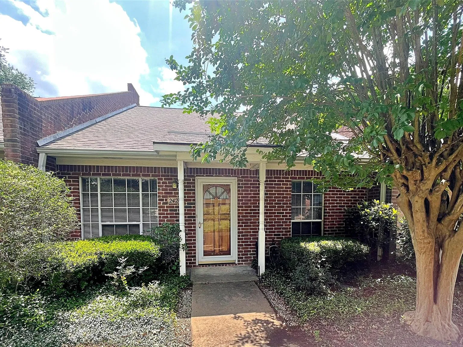 2 bed, 1.5 bath, 1150 sqft, $1,455 — Photo 1