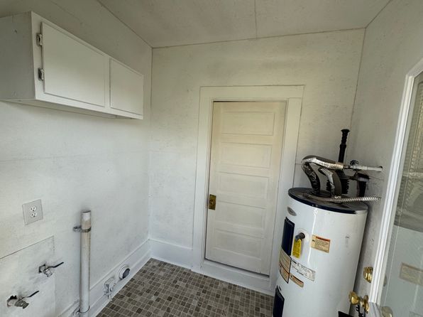231 E Caesar Ave