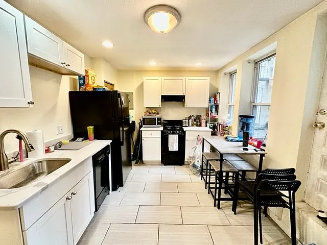 3 bed, 9999 sqft, $5,055 — Photo 2
