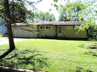 317 Knollwood Dr, Dekalb, IL 60115