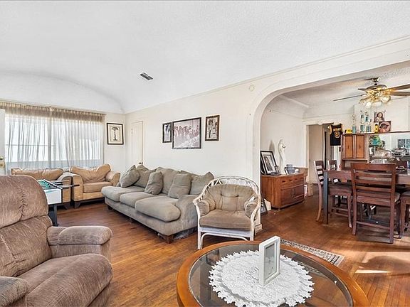 2nd image of 546 Eastmont Ave