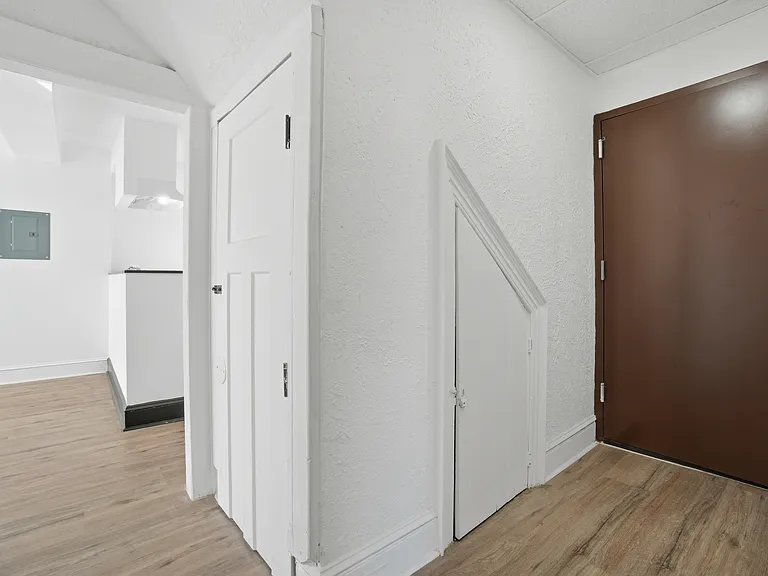 157 W Washington St — Photo 15