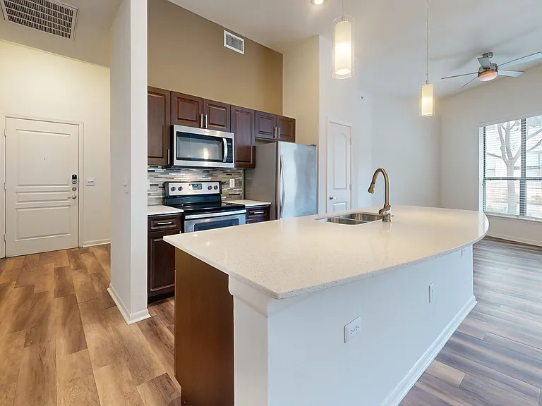 Residences at the Domain — Photo 86