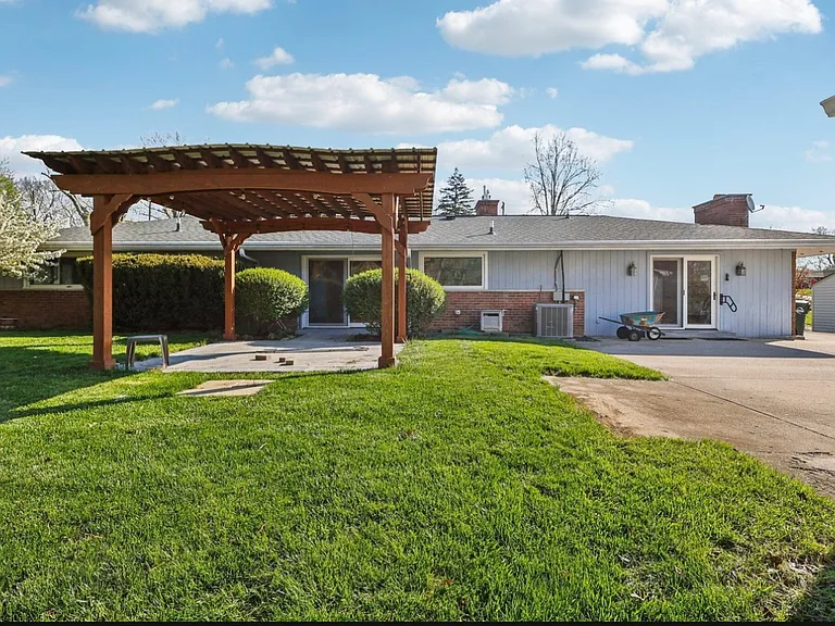 3025 Brookwood Dr — Photo 8