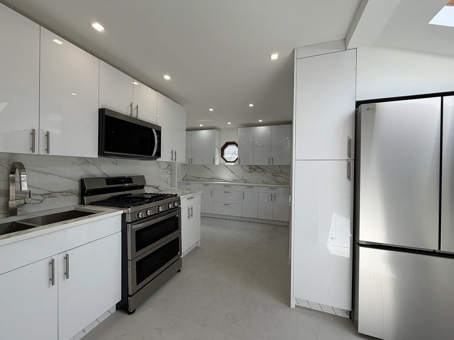 4 bed, $6,150 — Photo 4