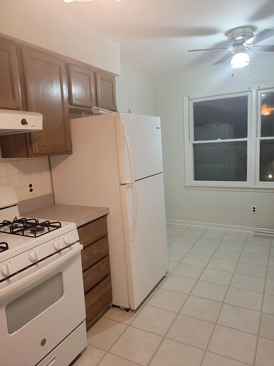 Building Photo - 123 Avenue F #2