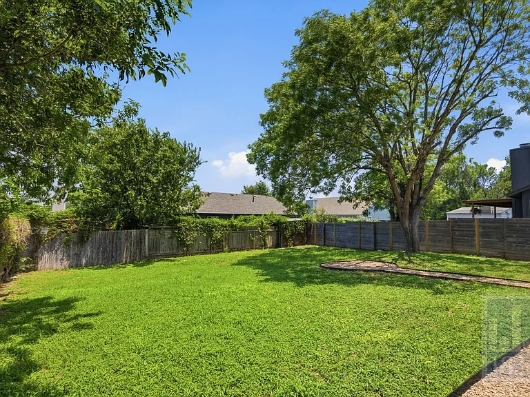 3610 Alexandria Dr — Photo 28