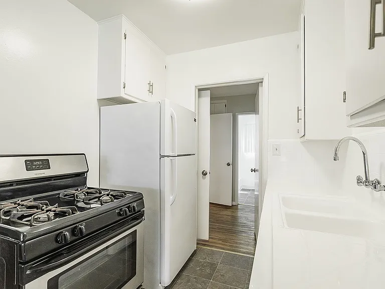 652 Veteran Ave — Photo 95