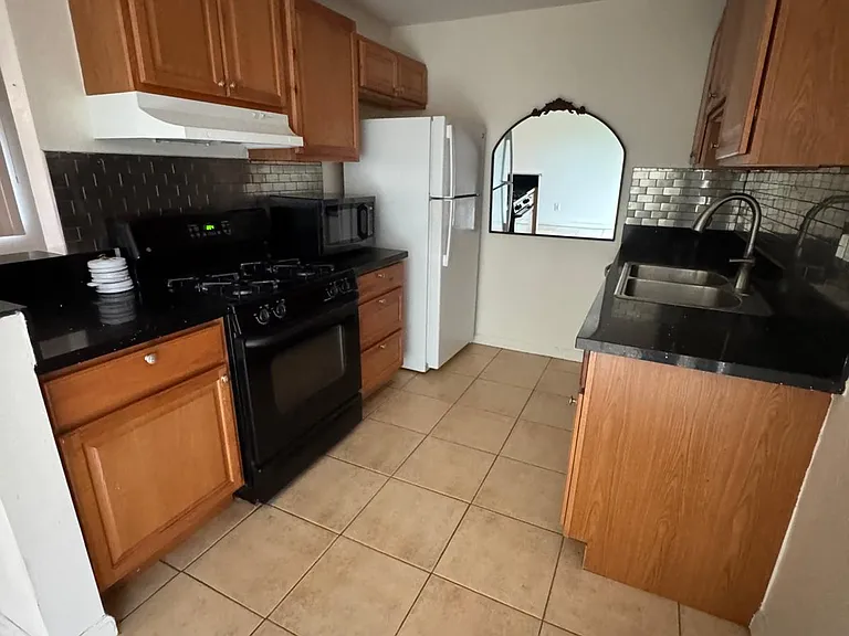 11460 Riverside Dr — Photo 10