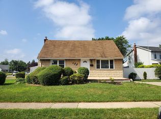 658 Lawrence St, Elmont, NY 11003