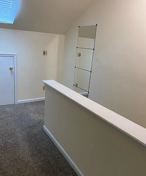 1174 N Vermont St — Photo 31