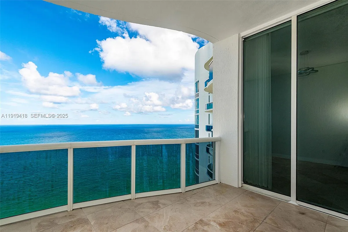 Building Photo - 16001 Collins Ave #4104