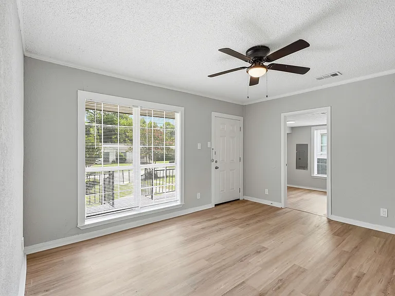 1717 Hemphill Dr — Photo 11