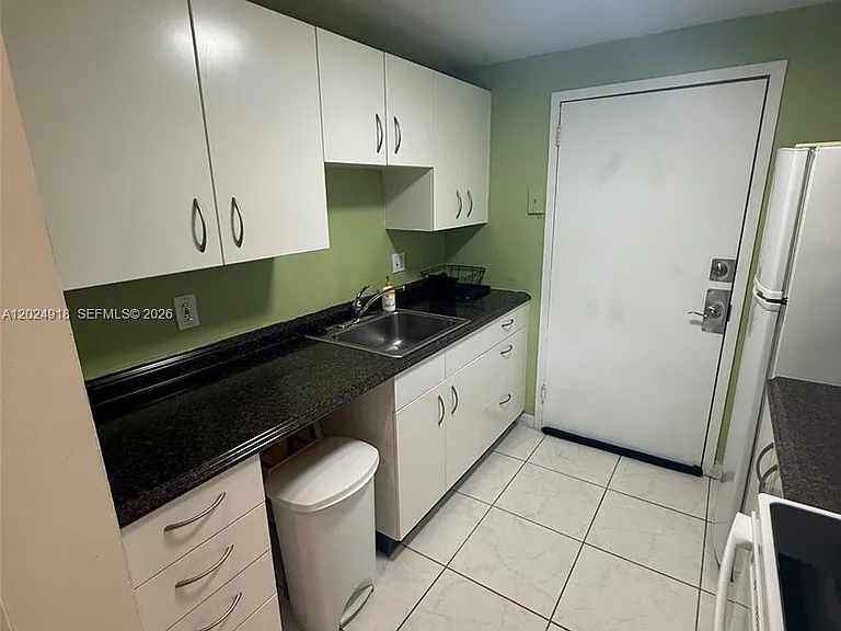 2020 NE 135th St #503 — Photo 5