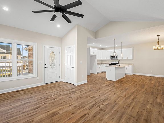 5th image of 68 Fossil Dr