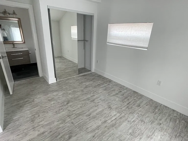 35 SW 6th St #1 — Photo 24