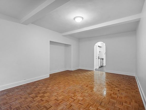 5th image of 307 E 44th St APT 819