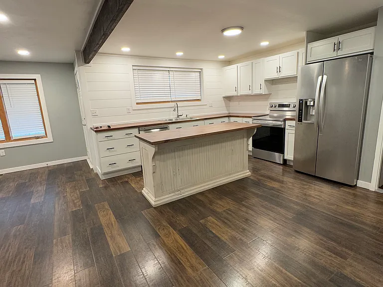 kitchen/dining area