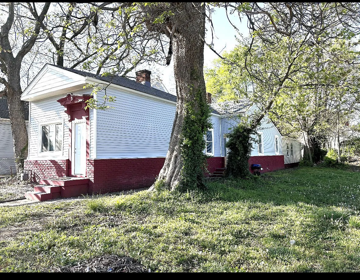 6 bed, 2340 sqft, $2,200 — Photo 4