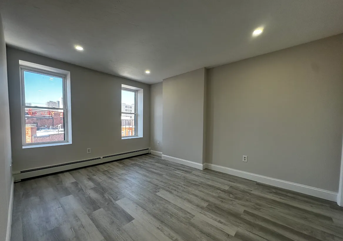 3 bed, 9999 sqft, $3,000 — Photo 4