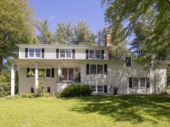 11 Ridge Road, Newtown, CT 06470