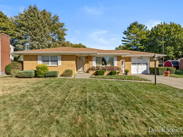 2704 Sharon Ct SW, Wyoming, MI 49519