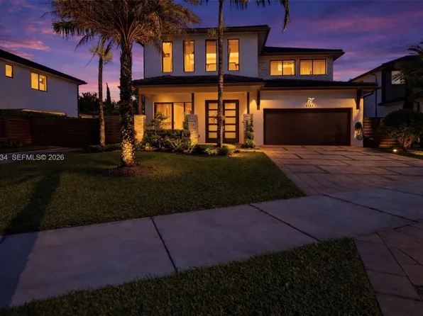 8723 NW 161st Ter, Miami Lakes, FL 33018