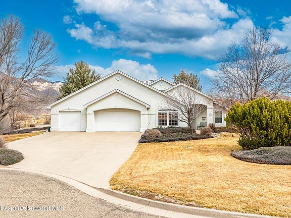 2nd image of 26 Mesa Vista Pl