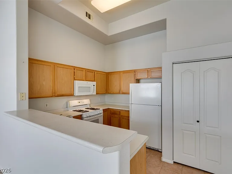 700 Carnegie St #421 — Photo 23