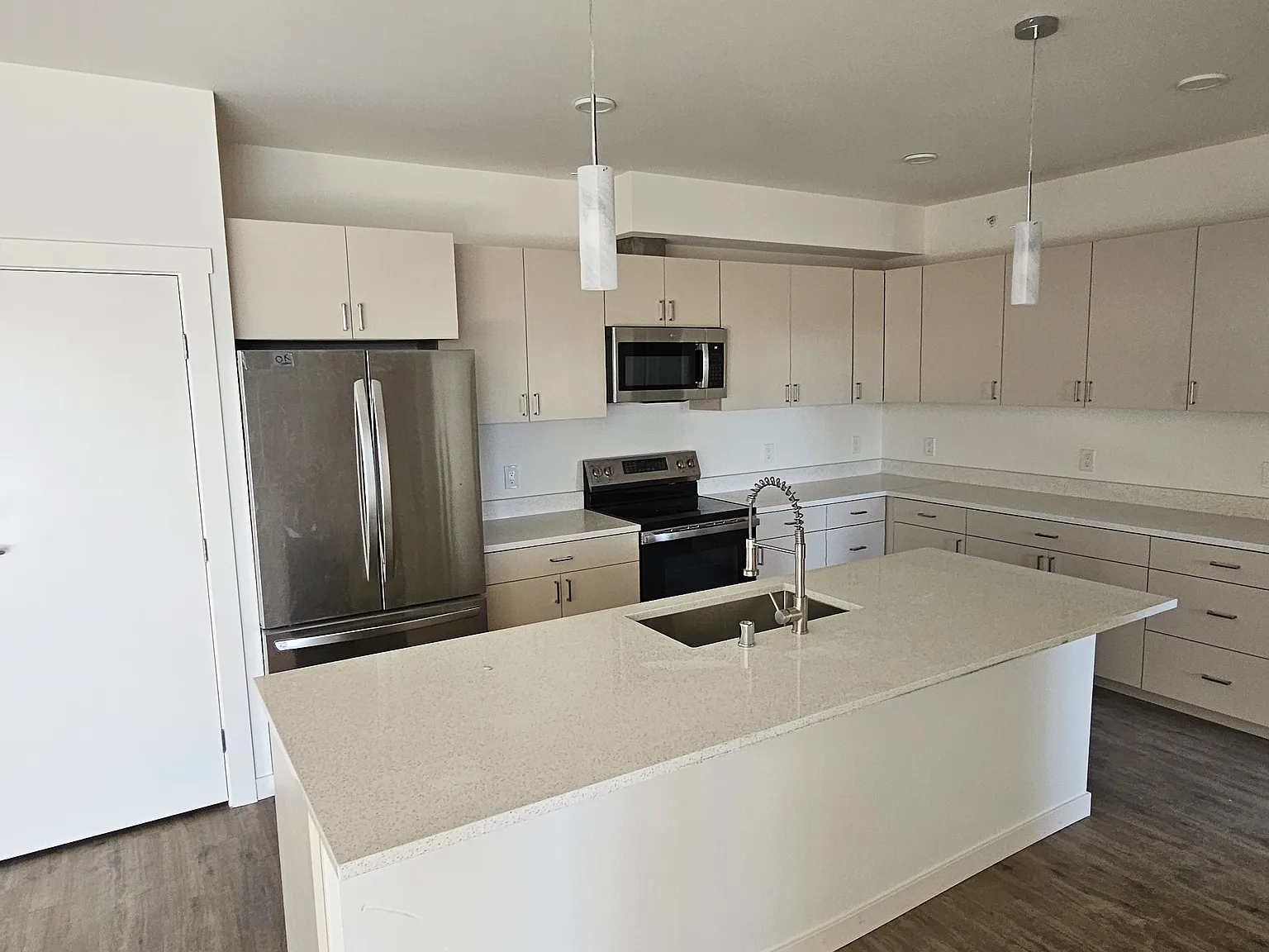 2 bed, 1100 sqft, $2,350 — Photo 2