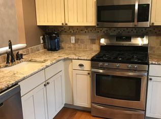 88 Foxbridge Village Rd, Branford, CT 06405