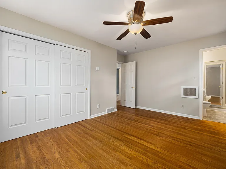 2526 W Huntington Dr — Photo 17