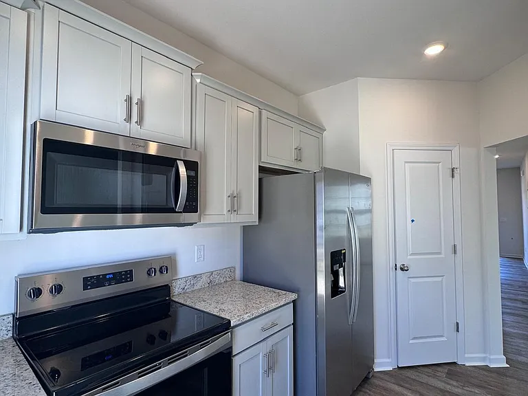 200 Canopy Dr — Photo 16