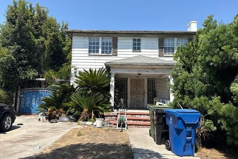 1st image of 945 5th Ave