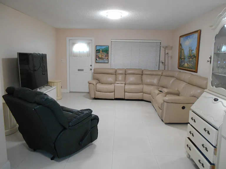 38 Leisure Blvd — Photo 7