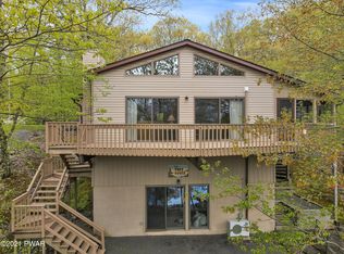 136 N Lake Dr, Dingmans Ferry, PA 18328