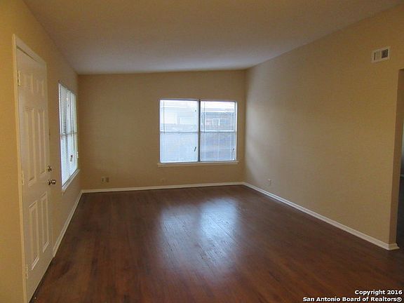 3rd image of 518 Schmeltzer Ln