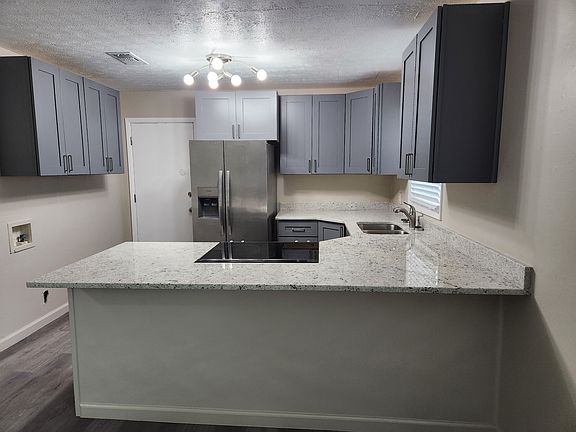 Countertop with Bar breakfast area