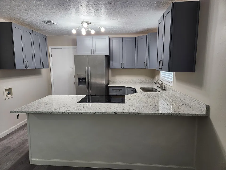 Countertop with Bar breakfast area