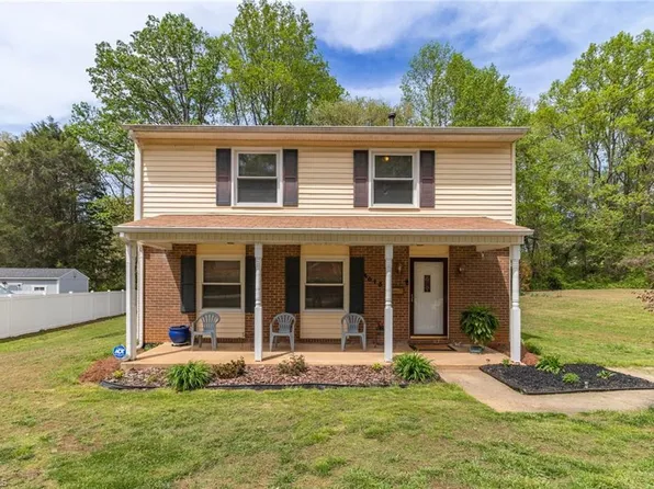4013 Oak Ridge Dr, Winston Salem, NC 27105